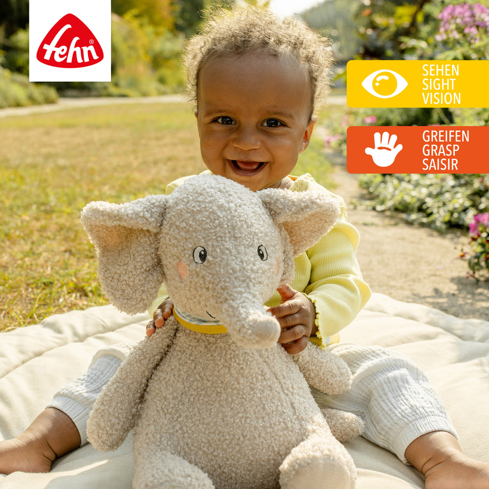 Baby spielt mit Baby Kuscheltier Elefant XL
