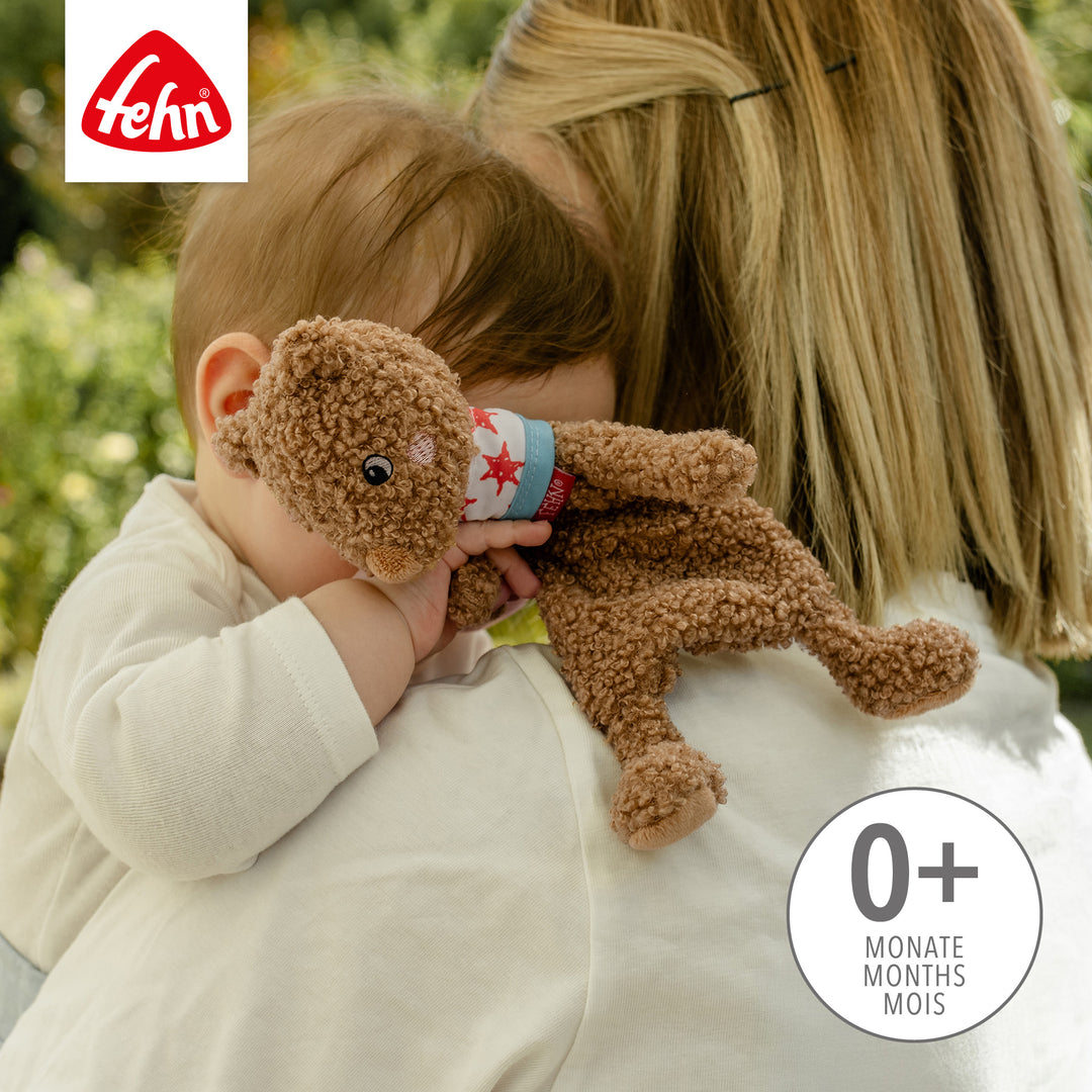 Baby kuschelt mit Baby Schmusetuch Bär