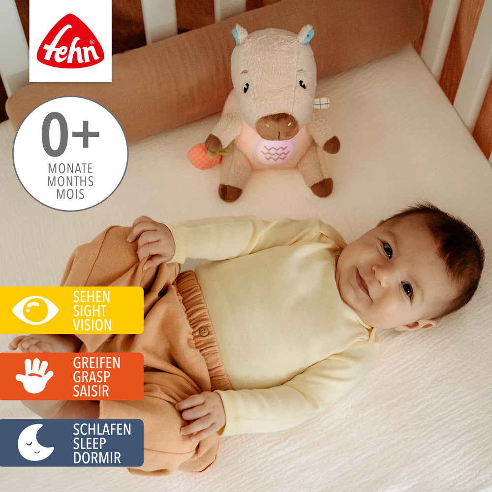 Baby spielt mit Baby Nachtlicht Capybara
