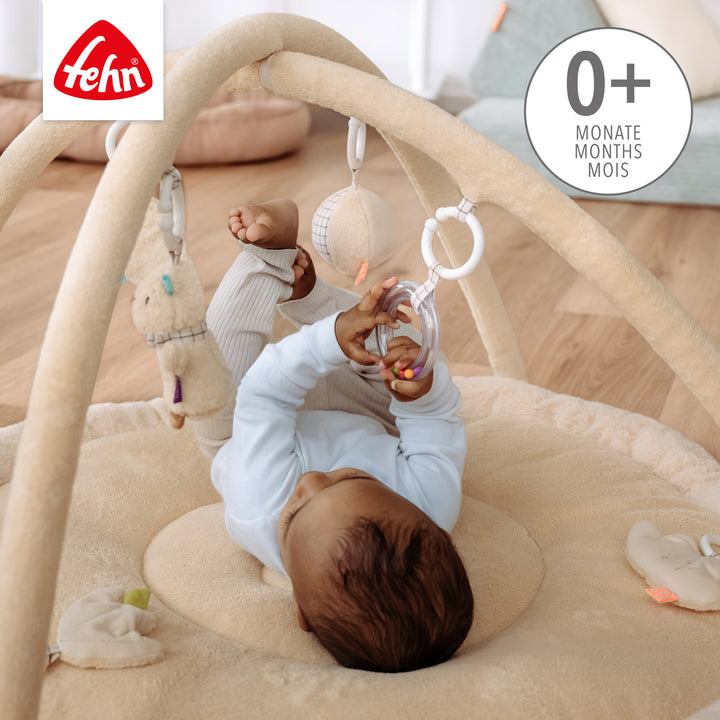 Baby entdeckt die Baby 3-D-Activity-Decke Capybara in Rückenlage