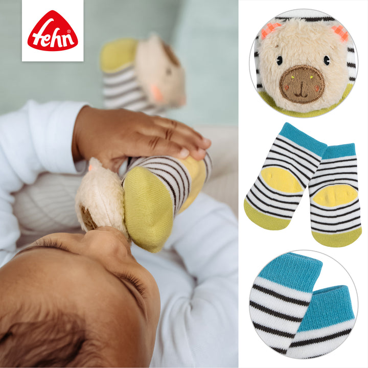 Details der Baby Rasselsocken Capybara mit integrierter Rassel