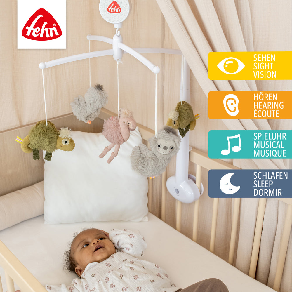 Baby liegt unter Baby Musik-Mobile Lazy, Crazy & Pink