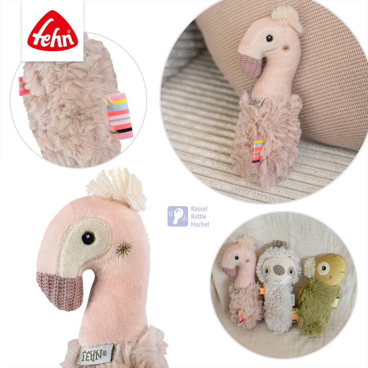 Detailansicht des Baby Stabgreiflings Flamingo mit integrierter Rassel