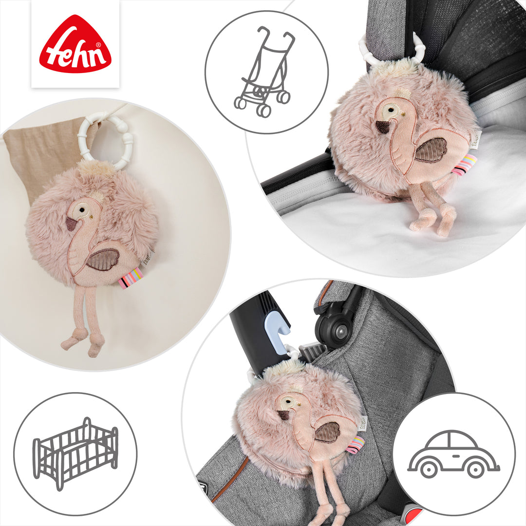 Baby Stoffbuch Flamingo an Kinderwagen und Babyschale befestigt