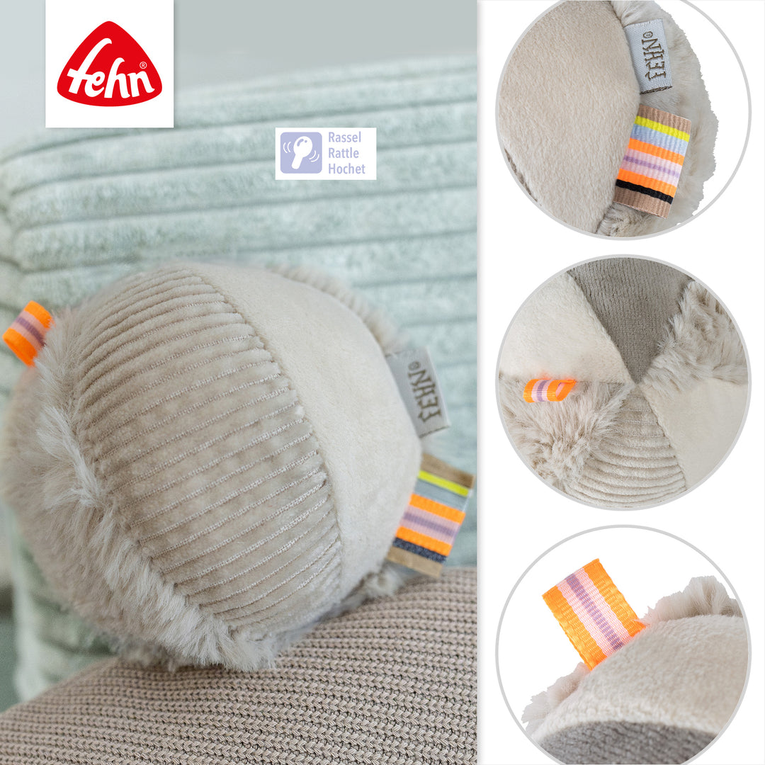 Detailansicht des Baby Stoffballs Faultier mit integrierter Rassel