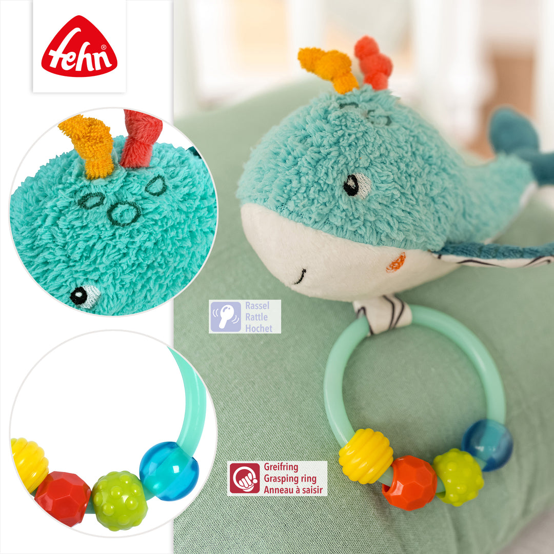 Detailansicht des Baby Perlenrings Wal mit integrierter Rassel und Greifring