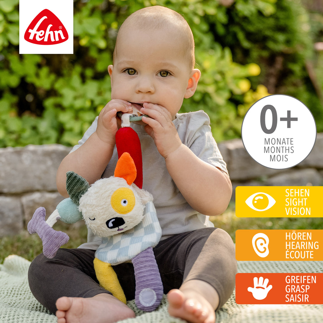 Baby spielt mit Baby Activity-Hund aus weicher Baumwolle