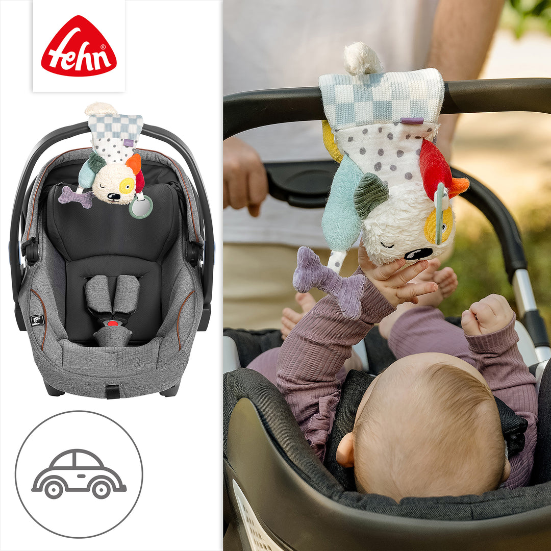 Baby Activity-Hund an Babyschale befestigt