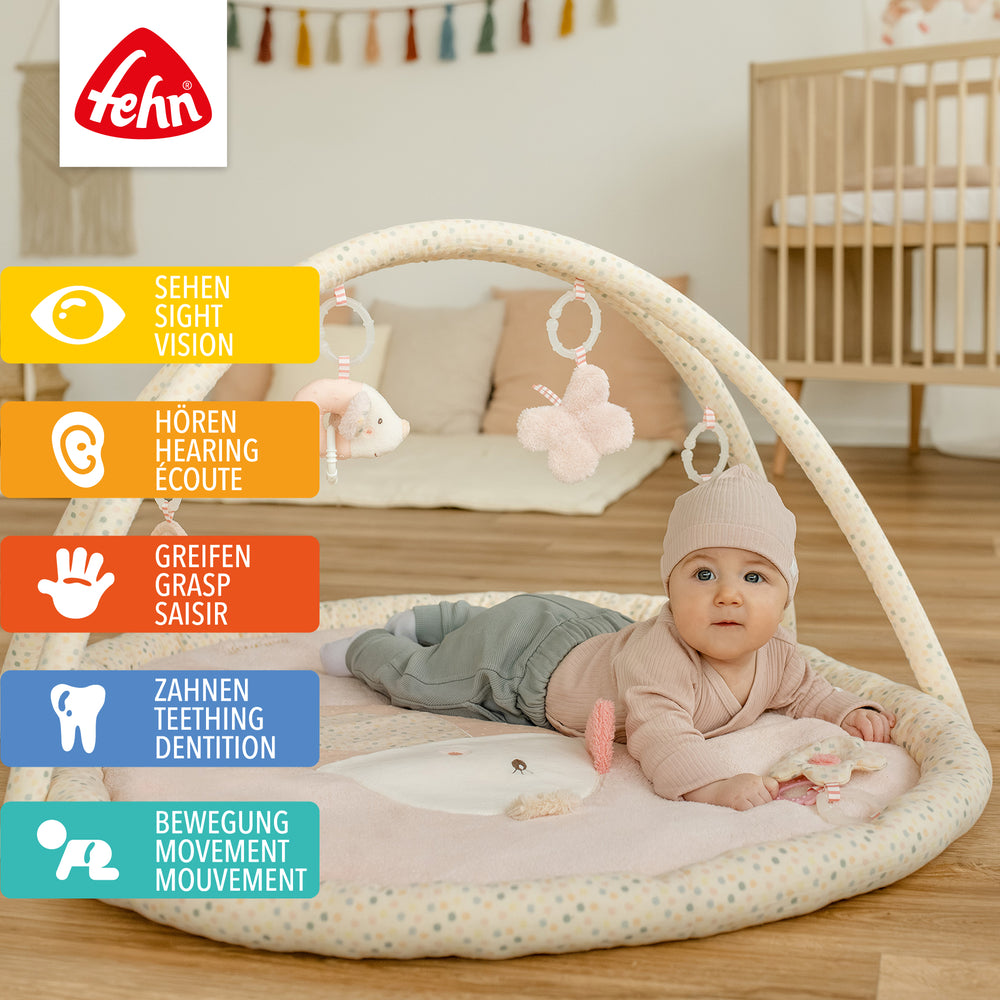Baby entdeckt die Baby 3-D-Activity-Decke Vogel in Bauchlage