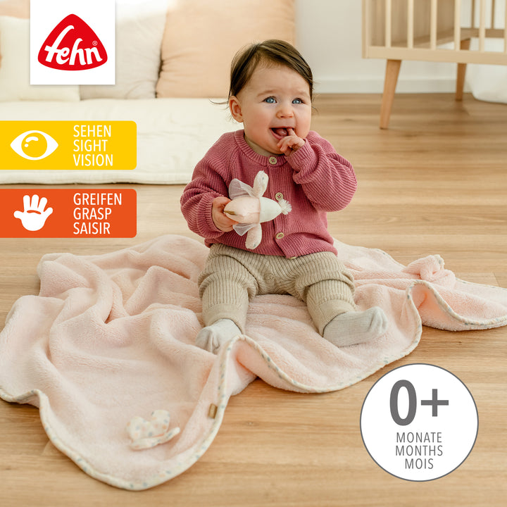 Baby spielt mit Baby Kuscheldecke Vogel