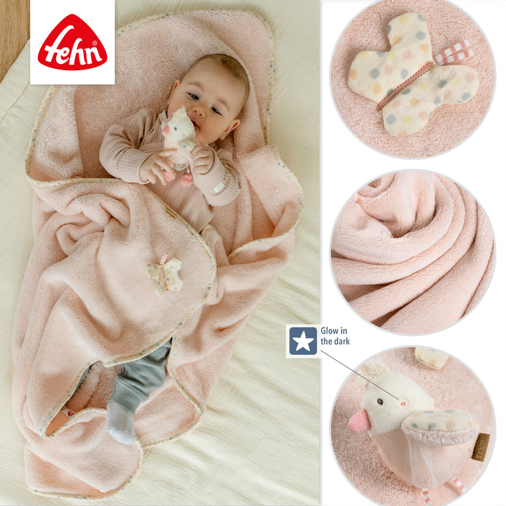 Details der Kuscheldecke Vogel mit Applikation und Glow in the dark-Bestickung