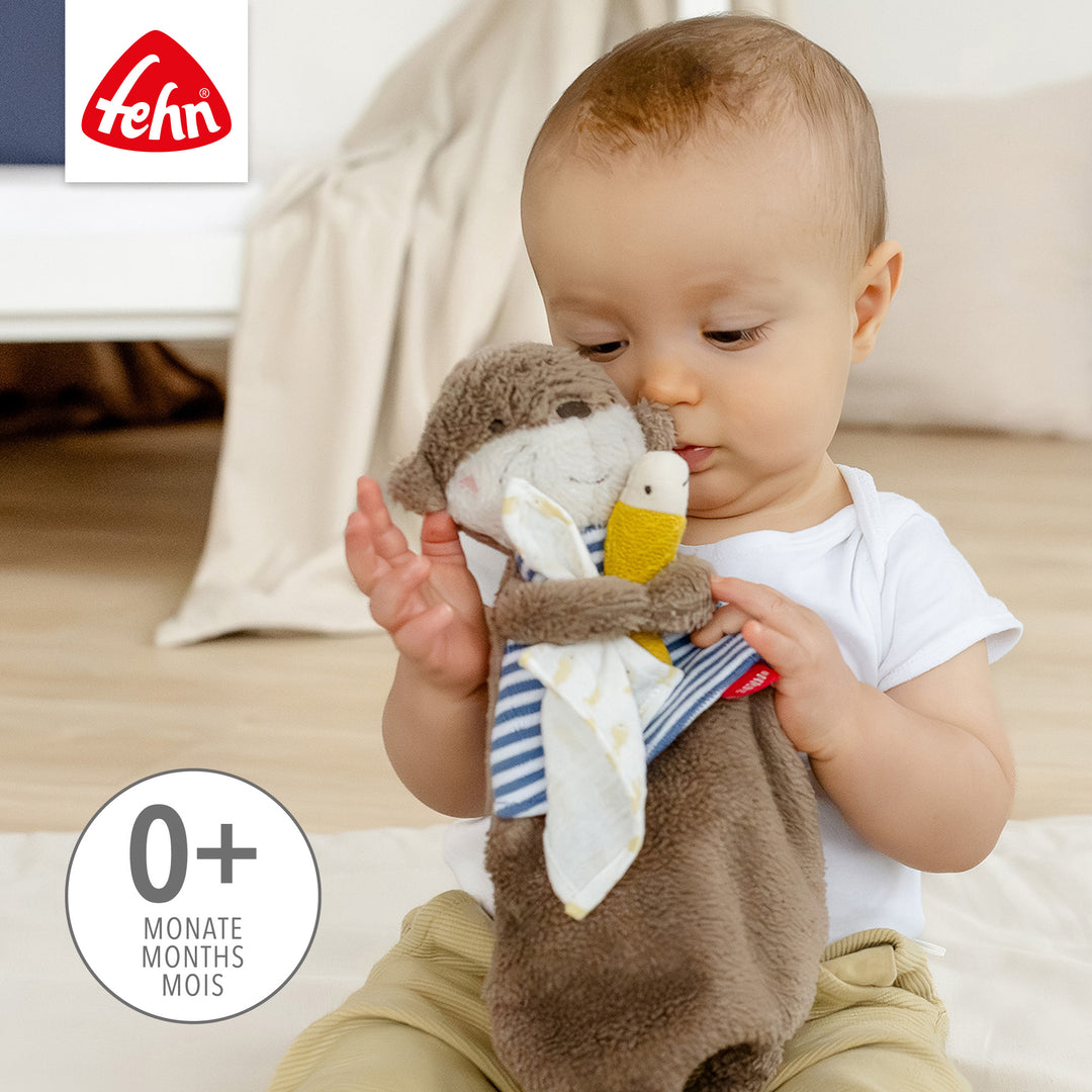 Baby spielt mit  Baby Schmusetuch Otter