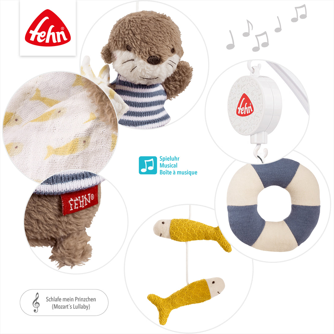 Detailansicht des Baby Musik-Mobile Otter mit Plüschfiguren