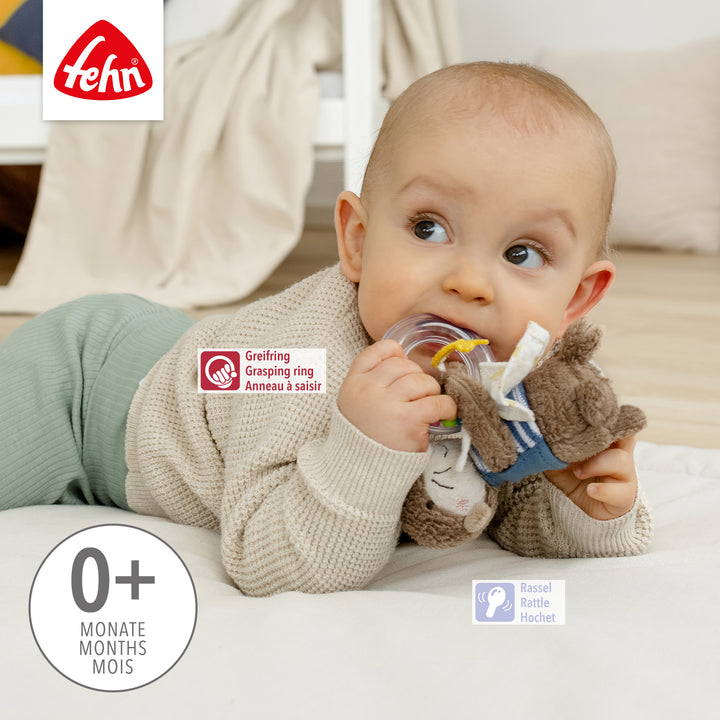 Baby spielt mit Baby Rasselring Otter