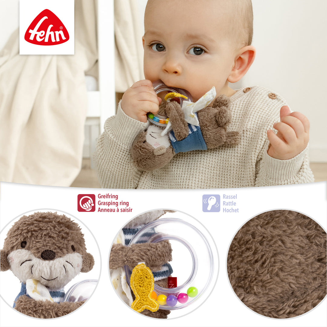 Detailansicht des Baby Rasselrings Otter mit Greifring und Rassel