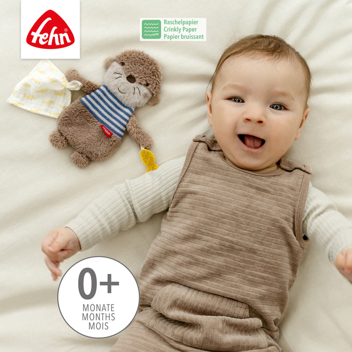 Baby spielt mit Baby Knister-Otter