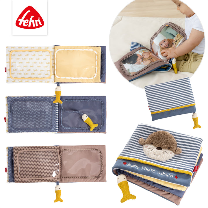 Geöffnetes Baby Fotoalbum Otter mit transparenten Fotofächern