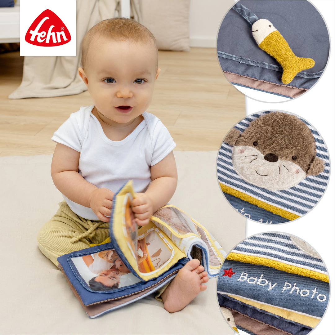 Details des Baby Fotoalbums Otter mit Stoffanhänger