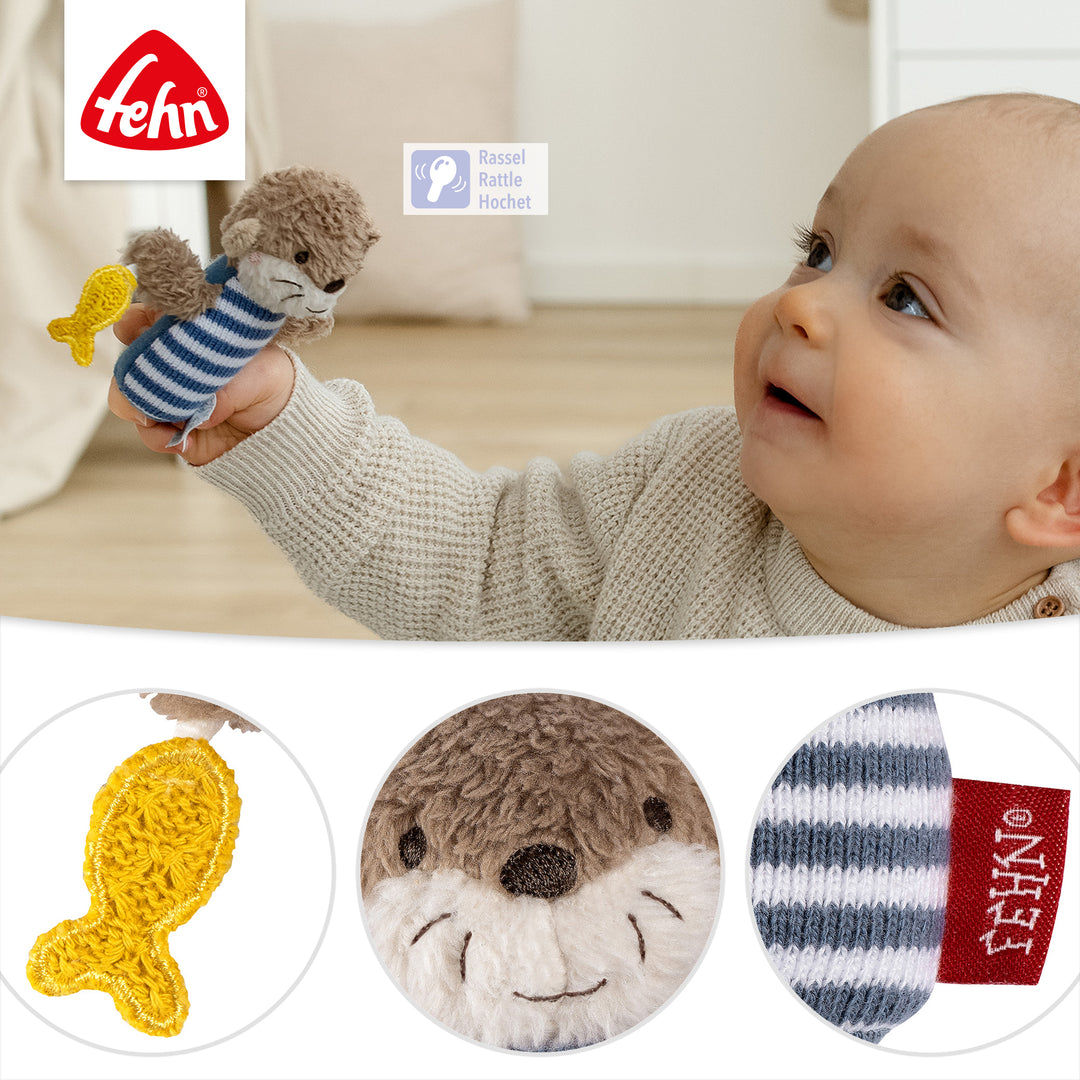 Detailansicht der Baby Mini-Rassel Otter mit integrierter Rassel