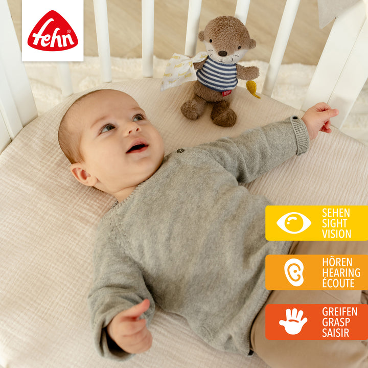 Baby liegt neben Baby Bean Bag Otter