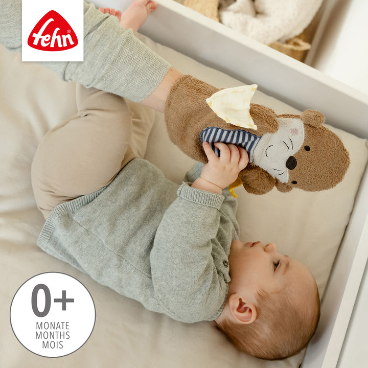 Mutter und Baby spielen mit Baby Waschhandschuh Otter