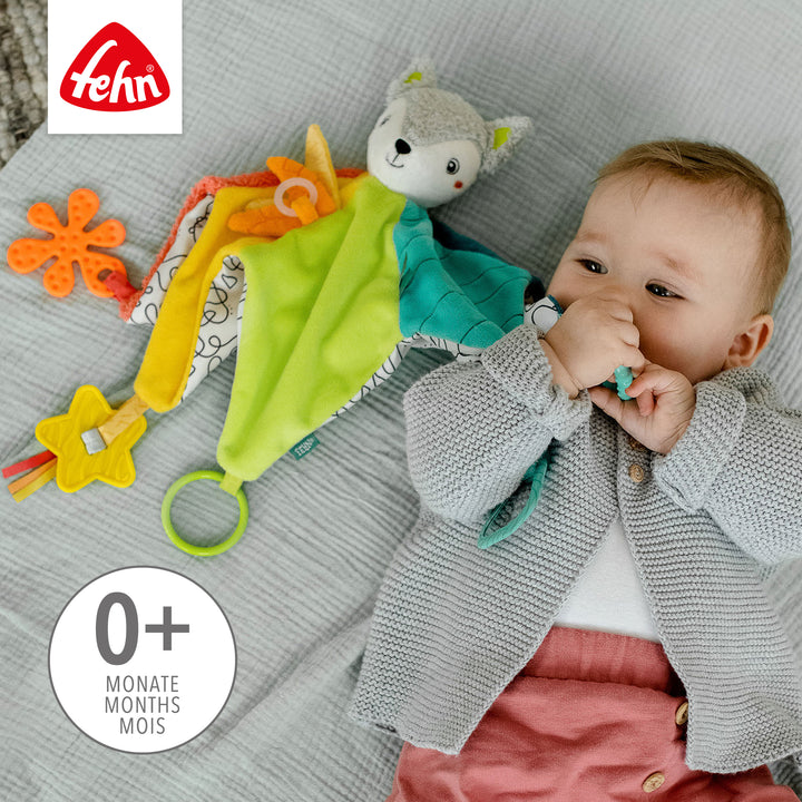 Baby spielt mit  Baby Schmusetuch Fuchs