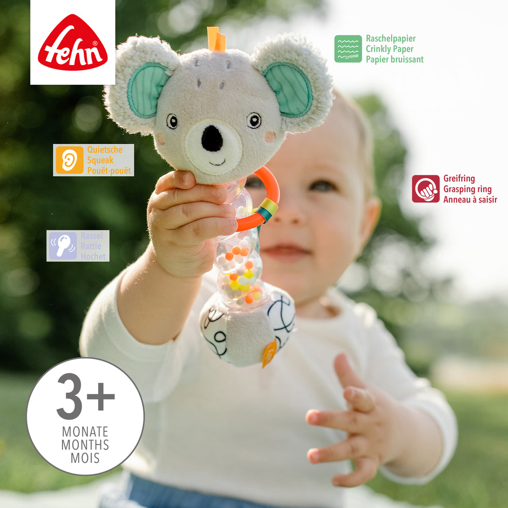 Baby hält Baby Regenmacher Koala