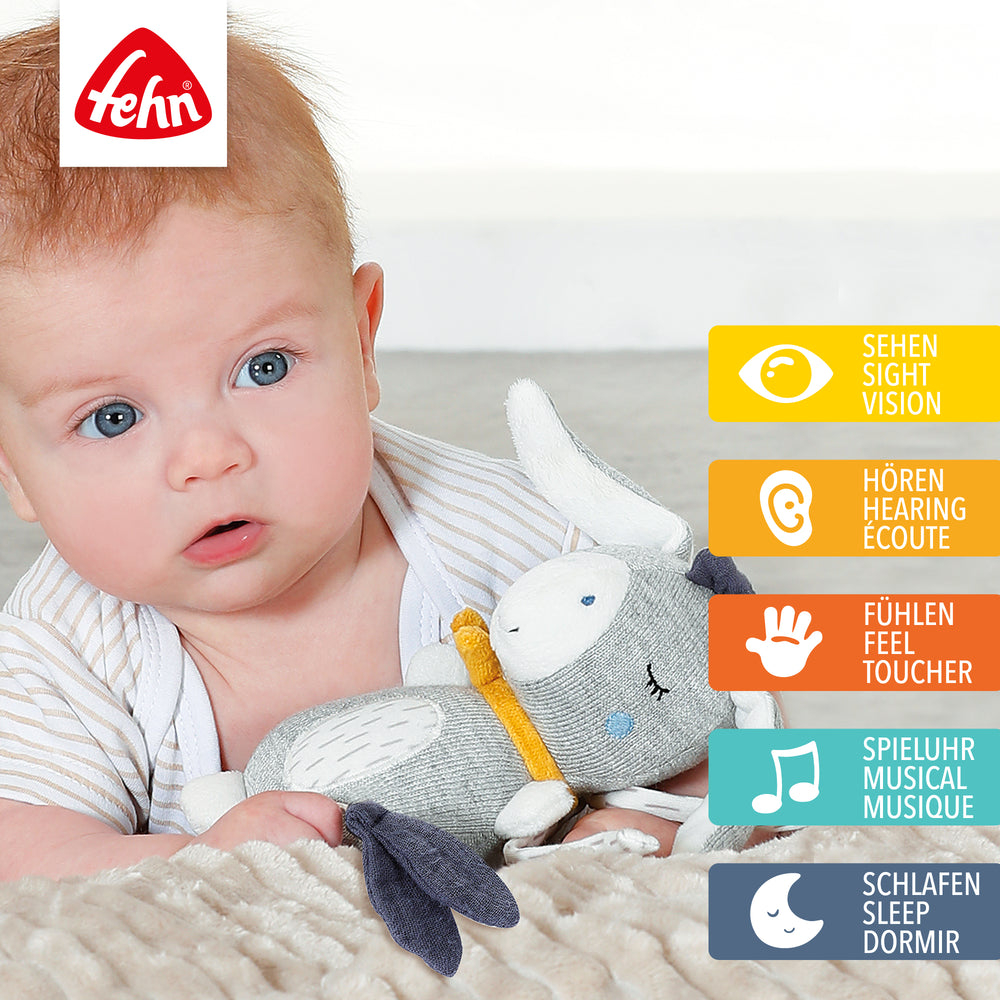 Baby spielt mit Baby Spieluhr Esel
