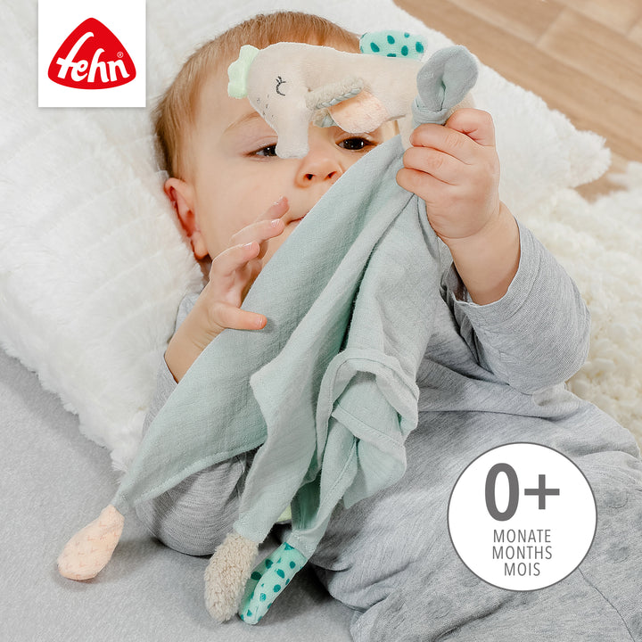 Baby spielt mit  Baby Schmusetuch Seepferd