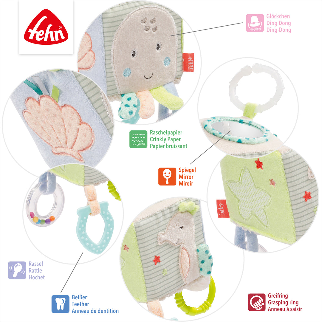 Detailansicht des Baby Activity-Würfels Meereskinder mit Glöckchen, Raschelpapier, Spiegel, Rassel, Beißer und Greifring