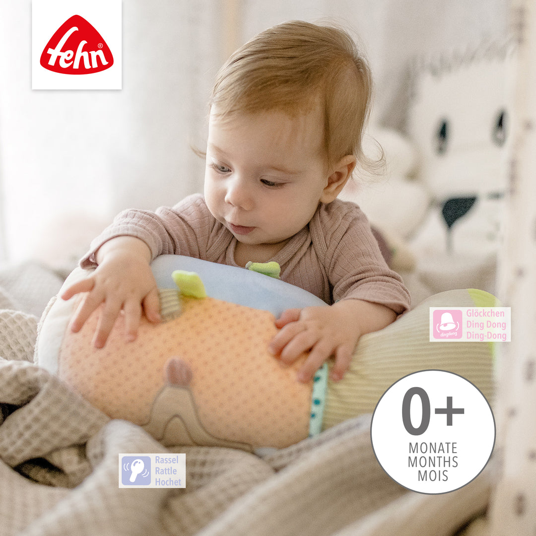 Baby spielt mit Baby Krabbelrolle Meereskinder