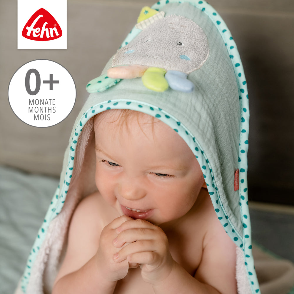 Baby im Baby Kapuzenbadetuch Oktopus nach dem Baden