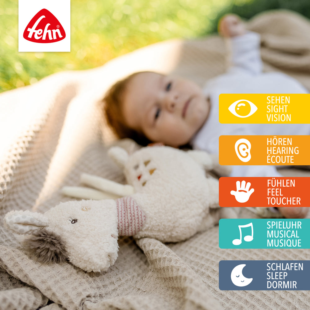 Baby spielt mit Baby Spieluhr Lama