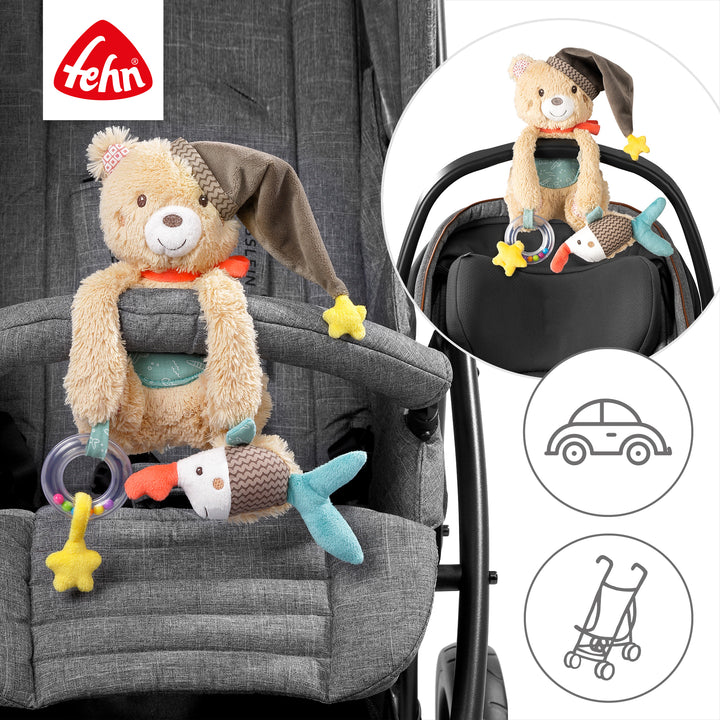 Baby Activity-Bär an Babyschale und Kinderwagen befestigt