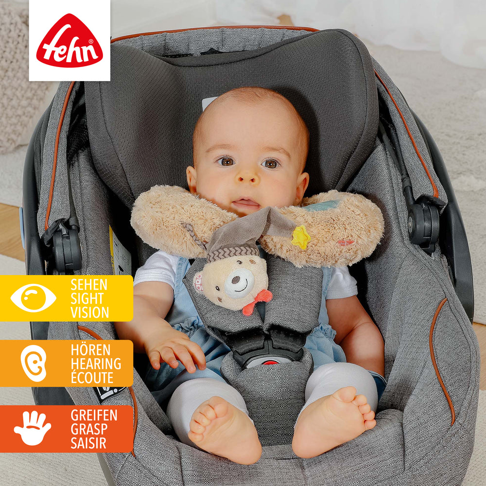Baby trägt Baby Nackenstütze Bär in der Babyschale