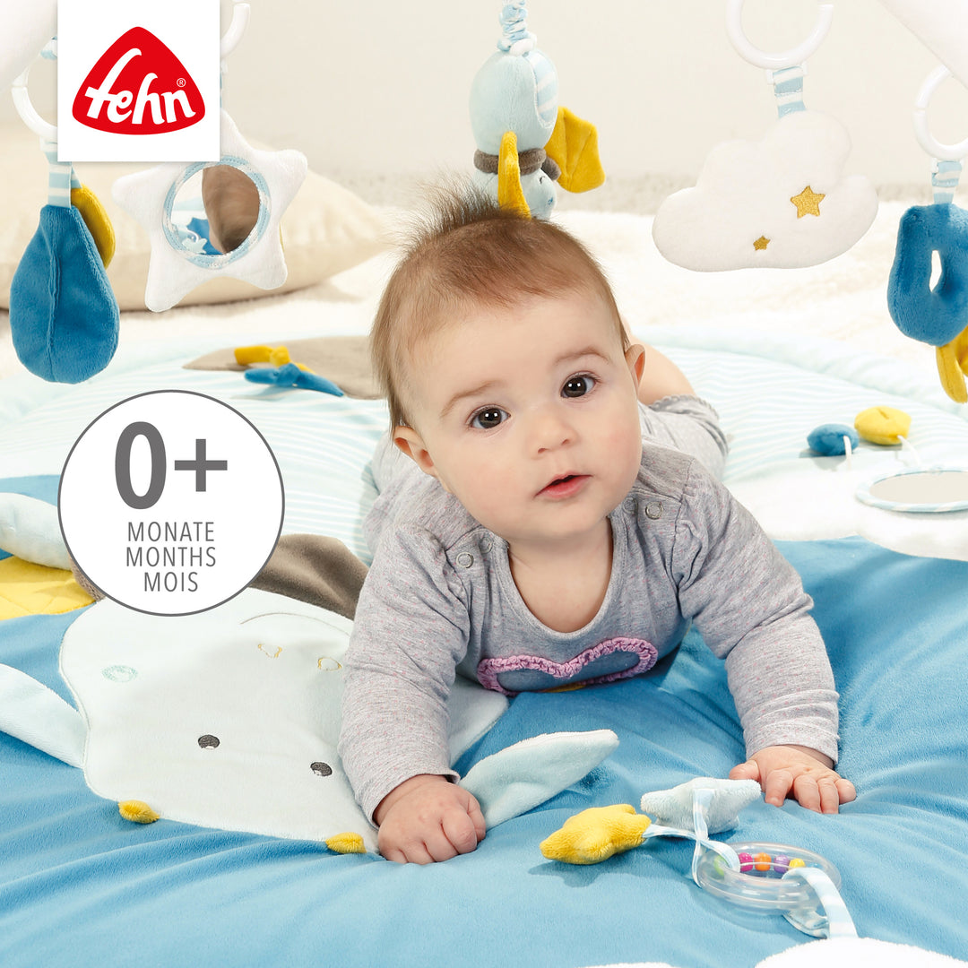 Baby entdeckt die Baby 3-D-Activity-Decke Little Castle in Bauchlage