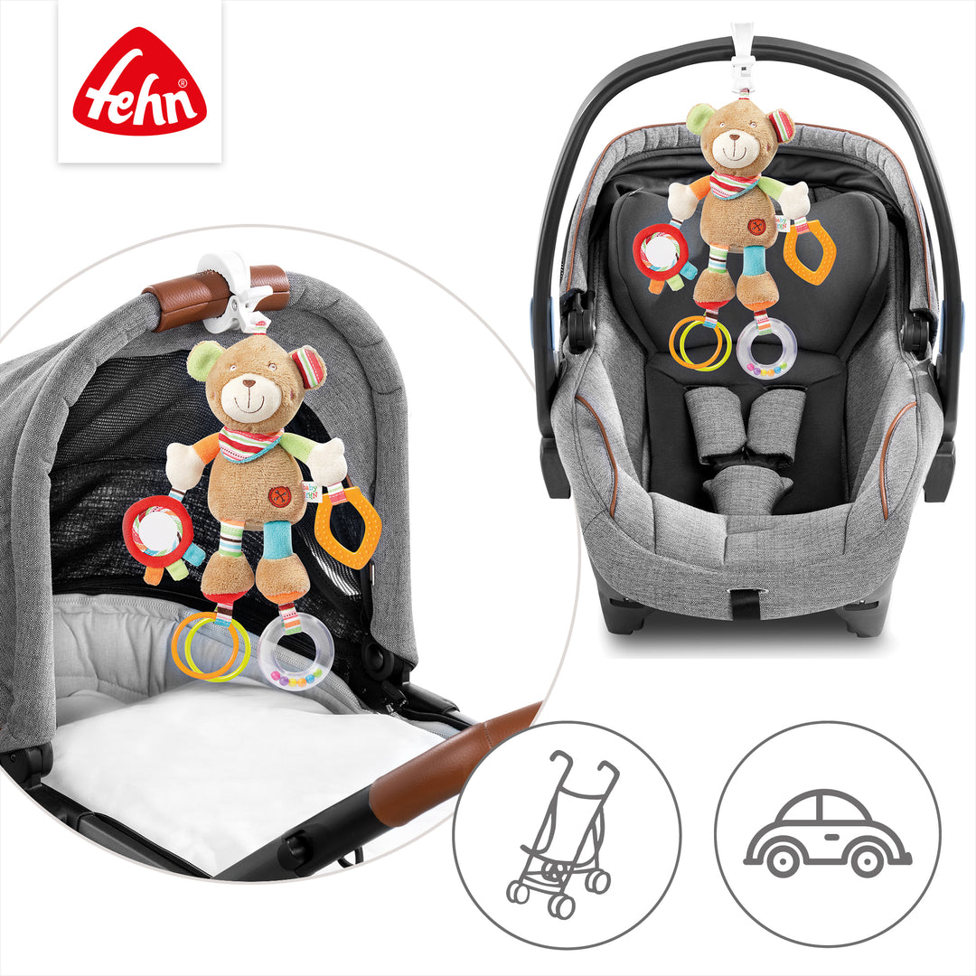 Baby Activity-Teddy an Babyschale und Kinderwagen befestigt