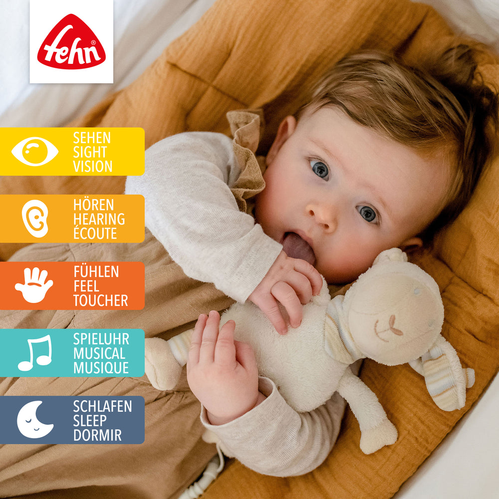 Baby spielt mit Baby Spieluhr Schaf