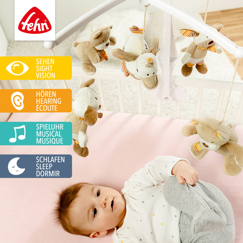 Baby liegt unter Baby Musik-Mobile Rainbow